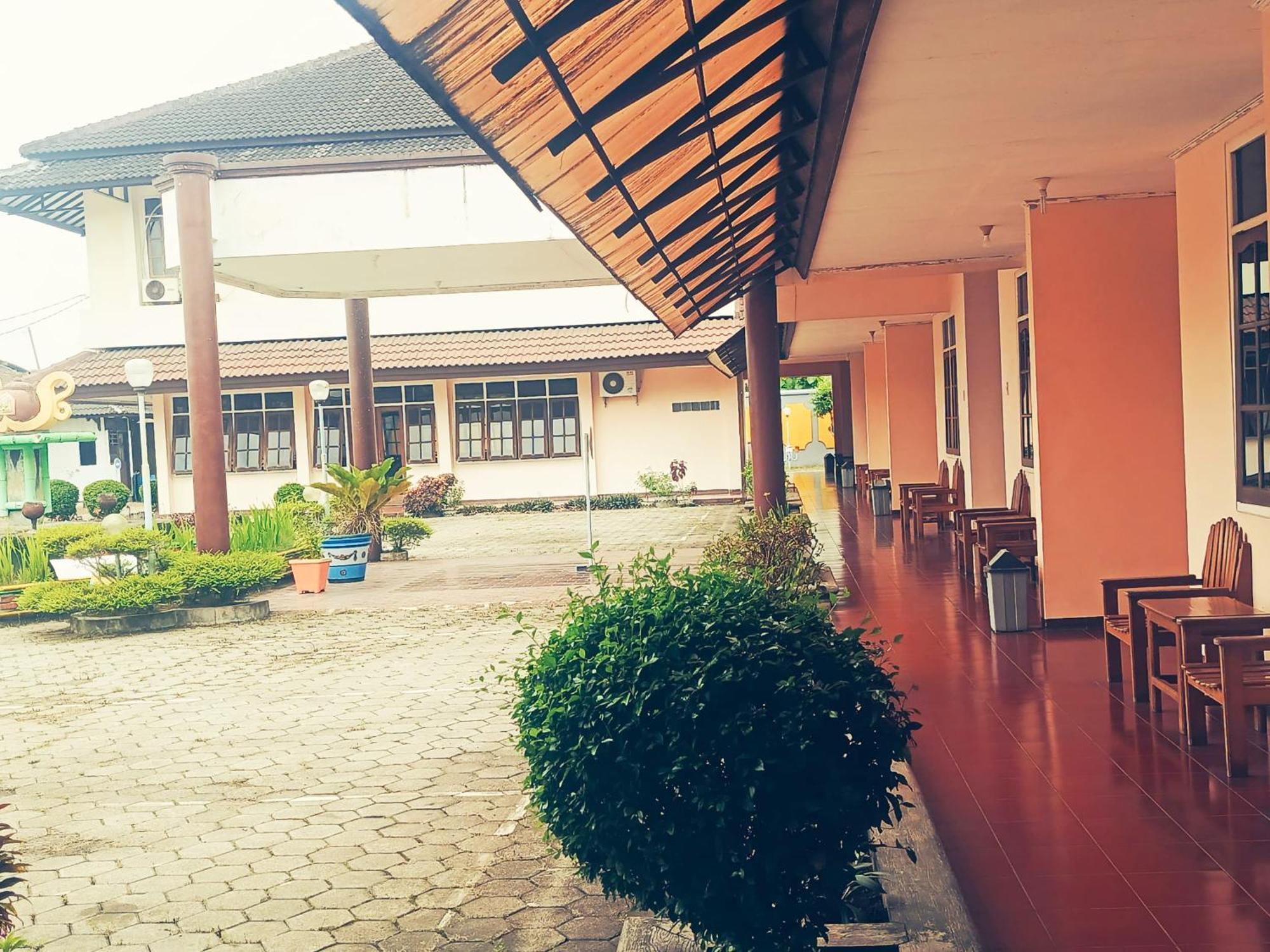 Hotel Wijaya Purwokerto Eksteriør billede