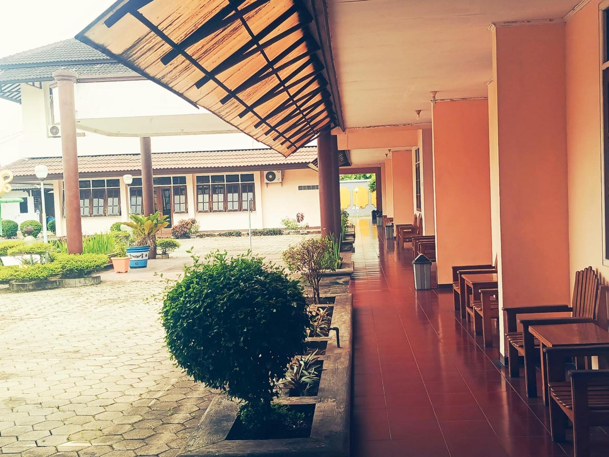 Hotel Wijaya Purwokerto Eksteriør billede